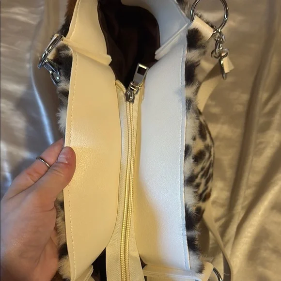 Leopard Print Faux Fur Tote Bag with White Straps - Picture 6 of 6